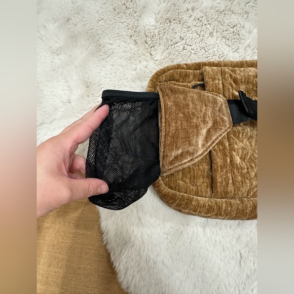 BNWT TushBaby The Pack in Sable Velvet - Picture 8 of 11